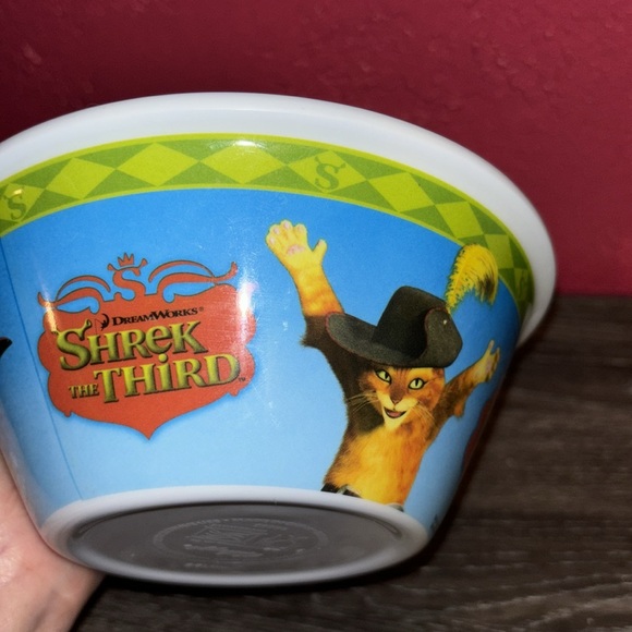 Kellogg’s promotional cereal bowl for Shrek the Third. - Picture 5 of 7